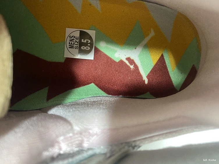 Neutral CT8528-002 - Grey 7 Retro Jordan 0209